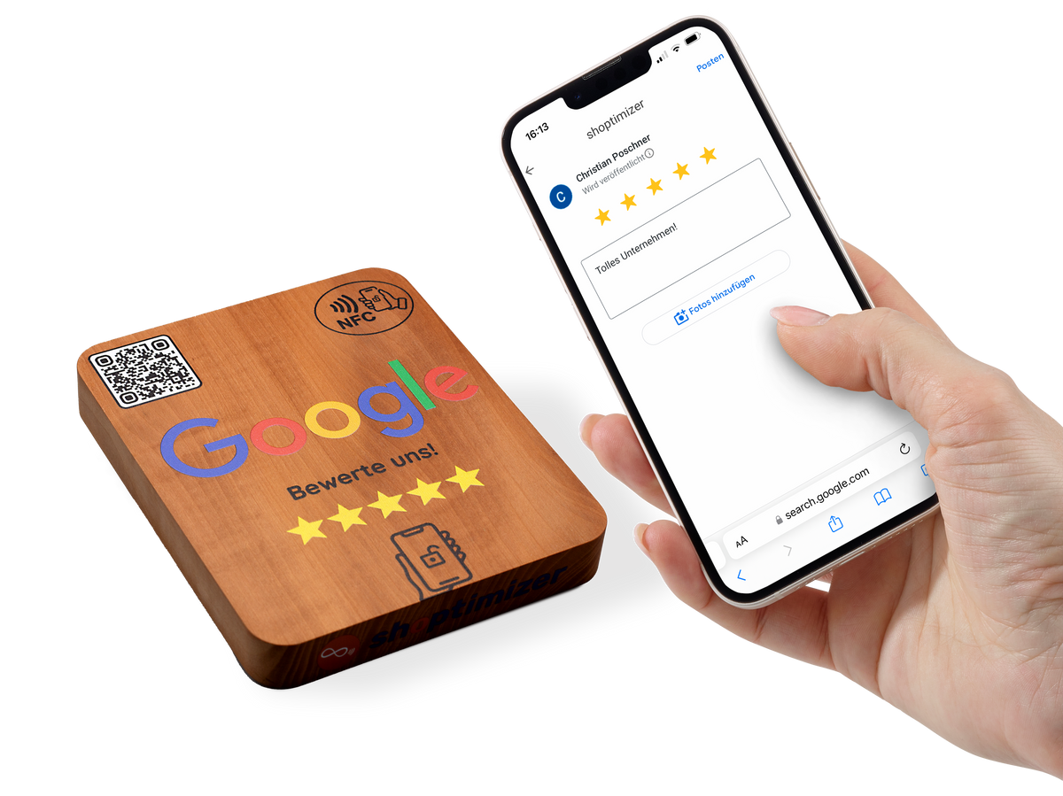 Holz-Tool und Smartphone bei der Google-Bewertung